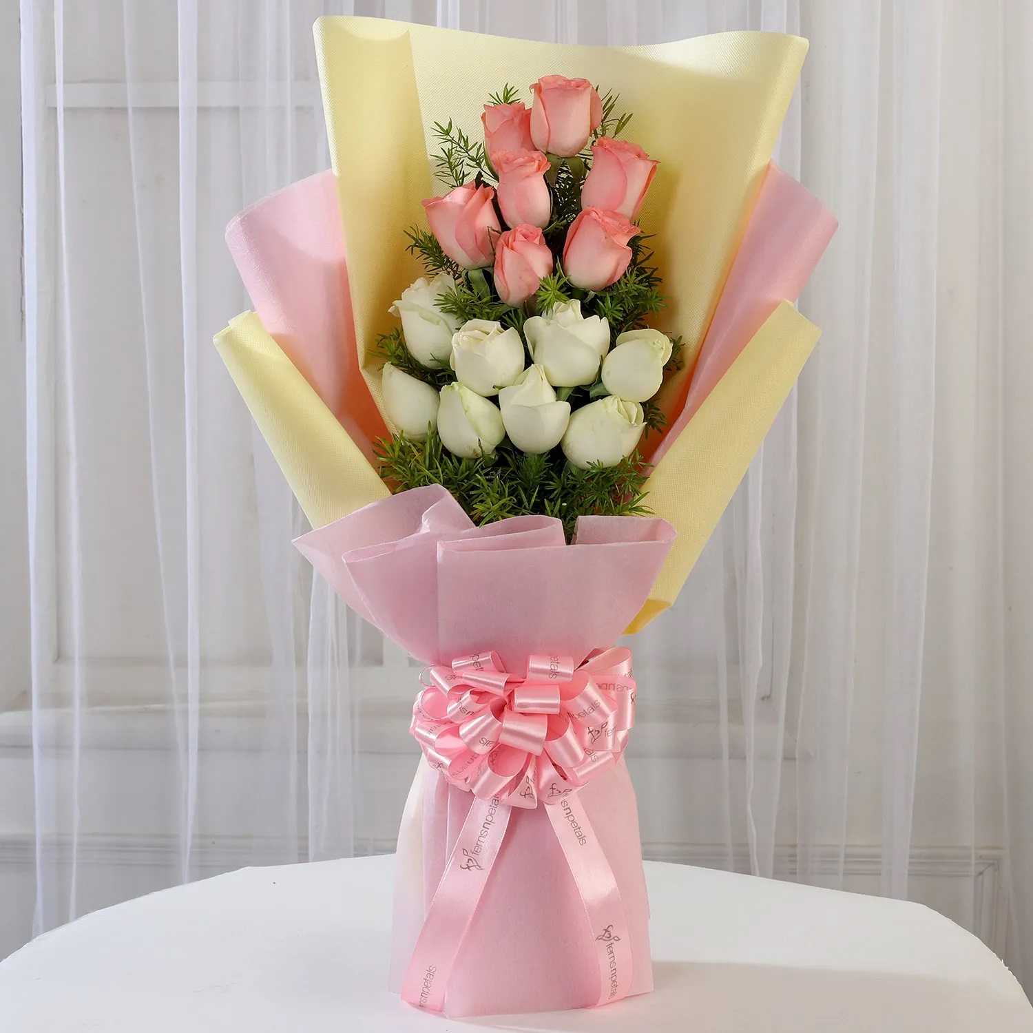 Ro. 12 749 (7 baby pink and 8 white Roses)